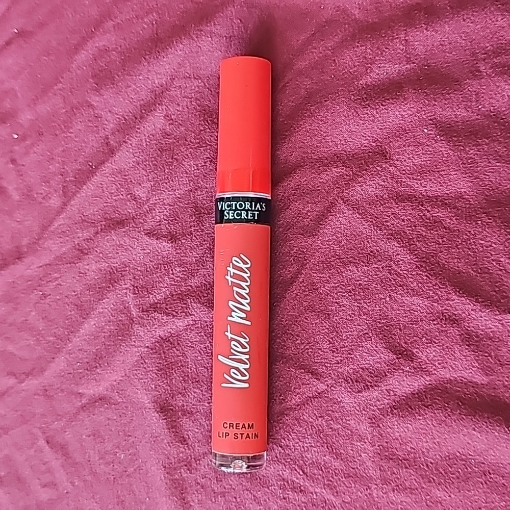 Victoria's Secret Velvet Matte Lip cream stain